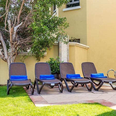 Chic 4Br Villa With Assistant Room And Private Pool On Palm Jumeirah By Deluxe Holiday Homes Дубай Екстериор снимка