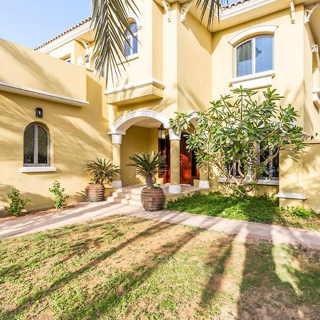 Chic 4Br Villa With Assistant Room And Private Pool On Palm Jumeirah By Deluxe Holiday Homes Дубай Екстериор снимка