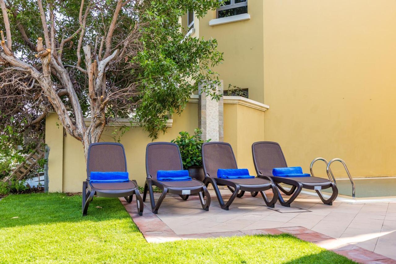 Chic 4Br Villa With Assistant Room And Private Pool On Palm Jumeirah By Deluxe Holiday Homes Дубай Екстериор снимка