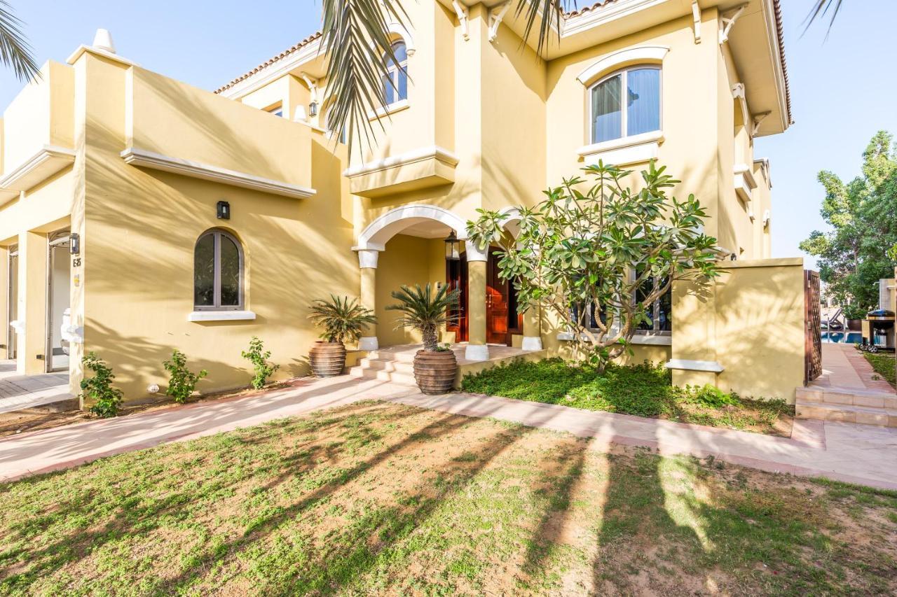 Chic 4Br Villa With Assistant Room And Private Pool On Palm Jumeirah By Deluxe Holiday Homes Дубай Екстериор снимка