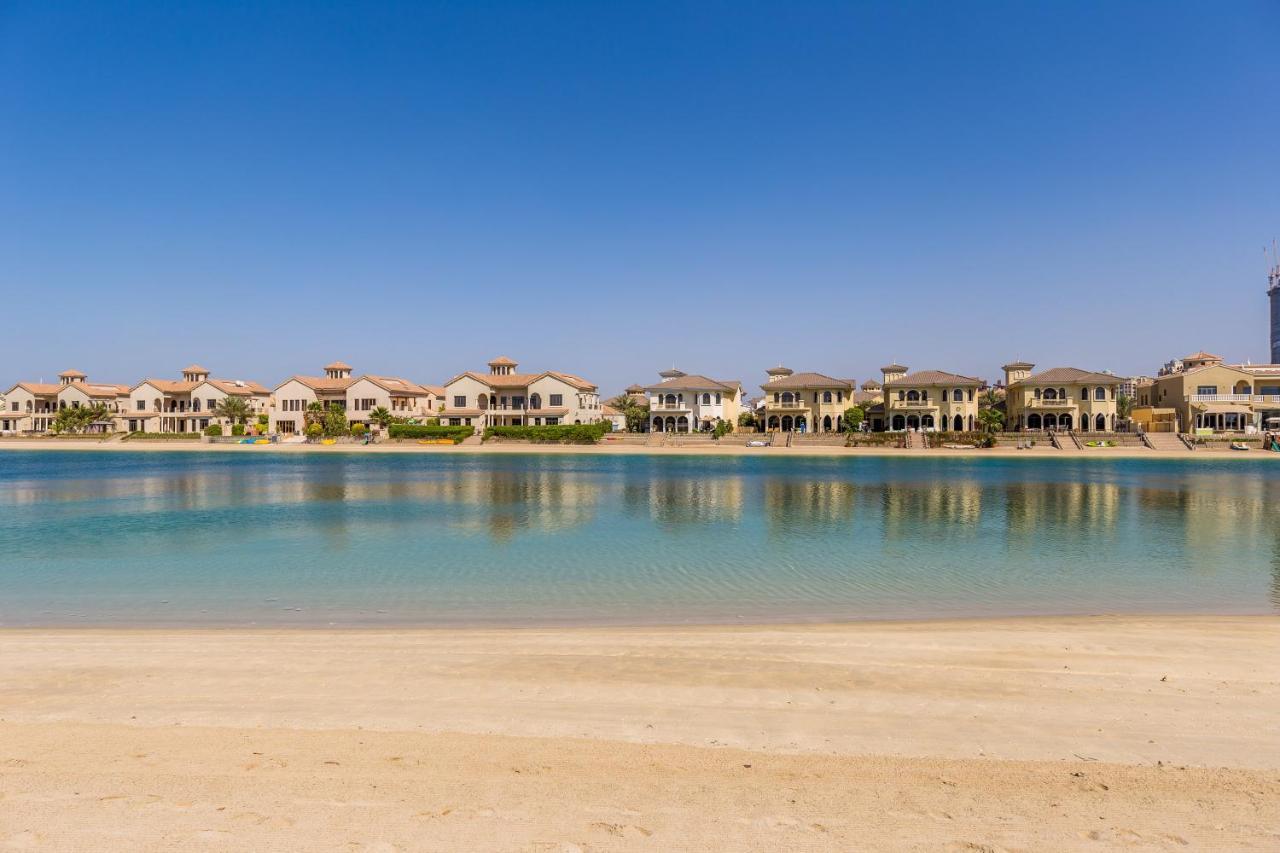 Chic 4Br Villa With Assistant Room And Private Pool On Palm Jumeirah By Deluxe Holiday Homes Дубай Екстериор снимка