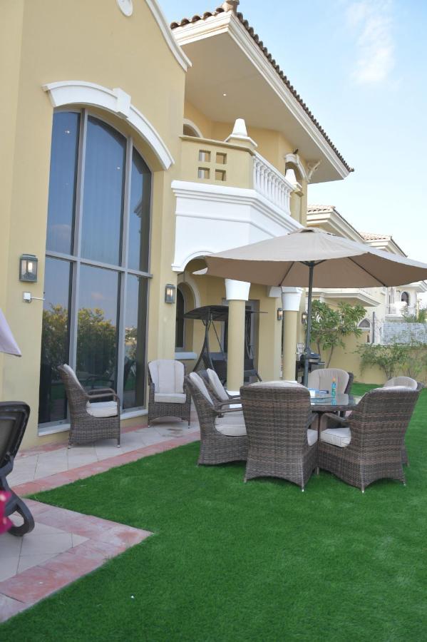 Chic 4Br Villa With Assistant Room And Private Pool On Palm Jumeirah By Deluxe Holiday Homes Дубай Екстериор снимка