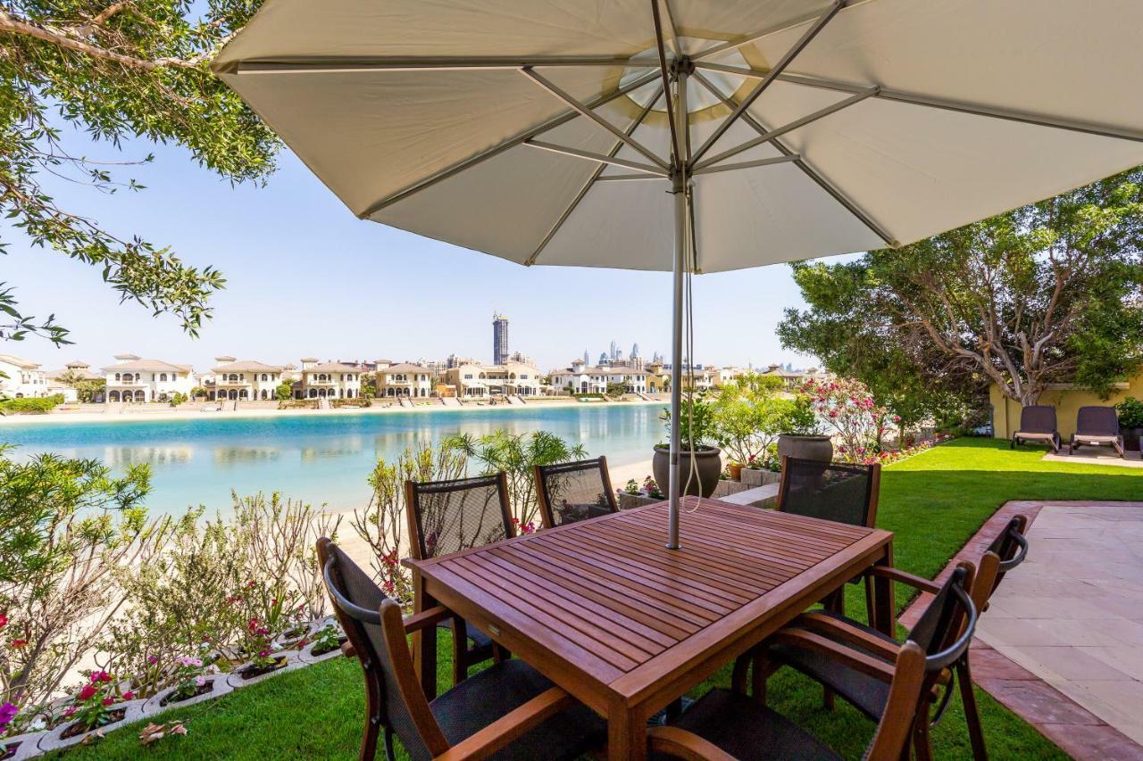 Chic 4Br Villa With Assistant Room And Private Pool On Palm Jumeirah By Deluxe Holiday Homes Дубай Екстериор снимка