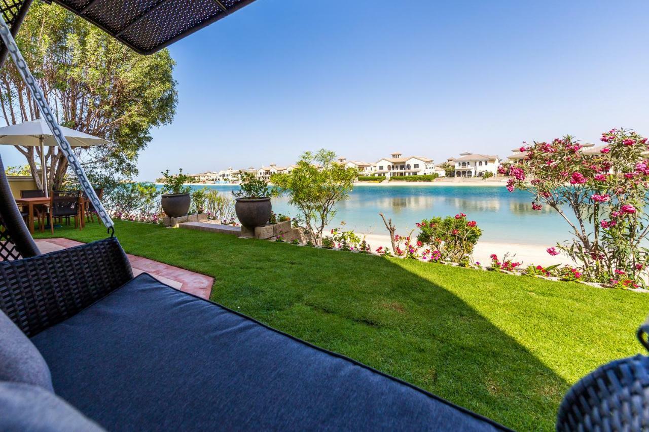 Chic 4Br Villa With Assistant Room And Private Pool On Palm Jumeirah By Deluxe Holiday Homes Дубай Екстериор снимка