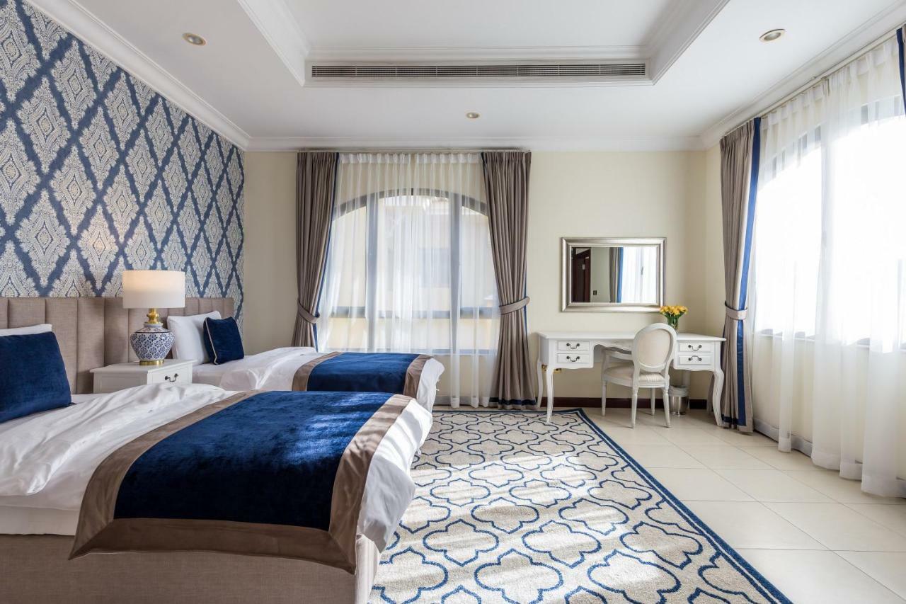 Chic 4Br Villa With Assistant Room And Private Pool On Palm Jumeirah By Deluxe Holiday Homes Дубай Екстериор снимка
