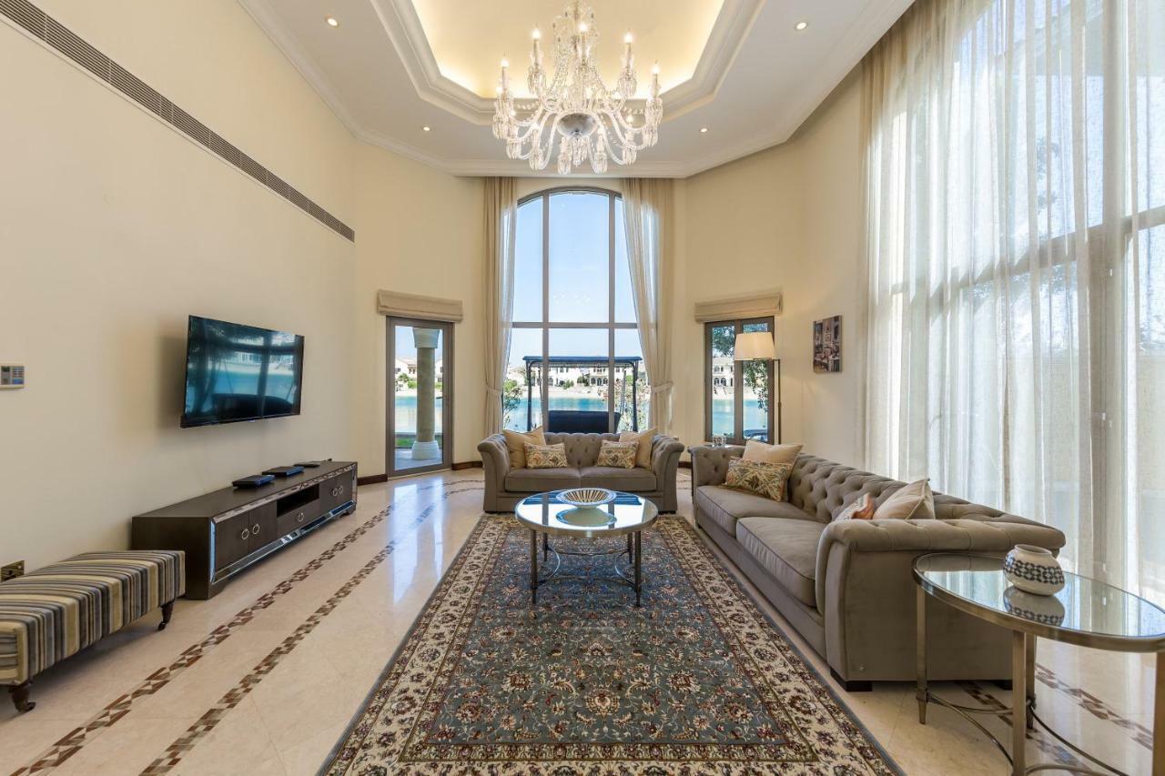 Chic 4Br Villa With Assistant Room And Private Pool On Palm Jumeirah By Deluxe Holiday Homes Дубай Екстериор снимка