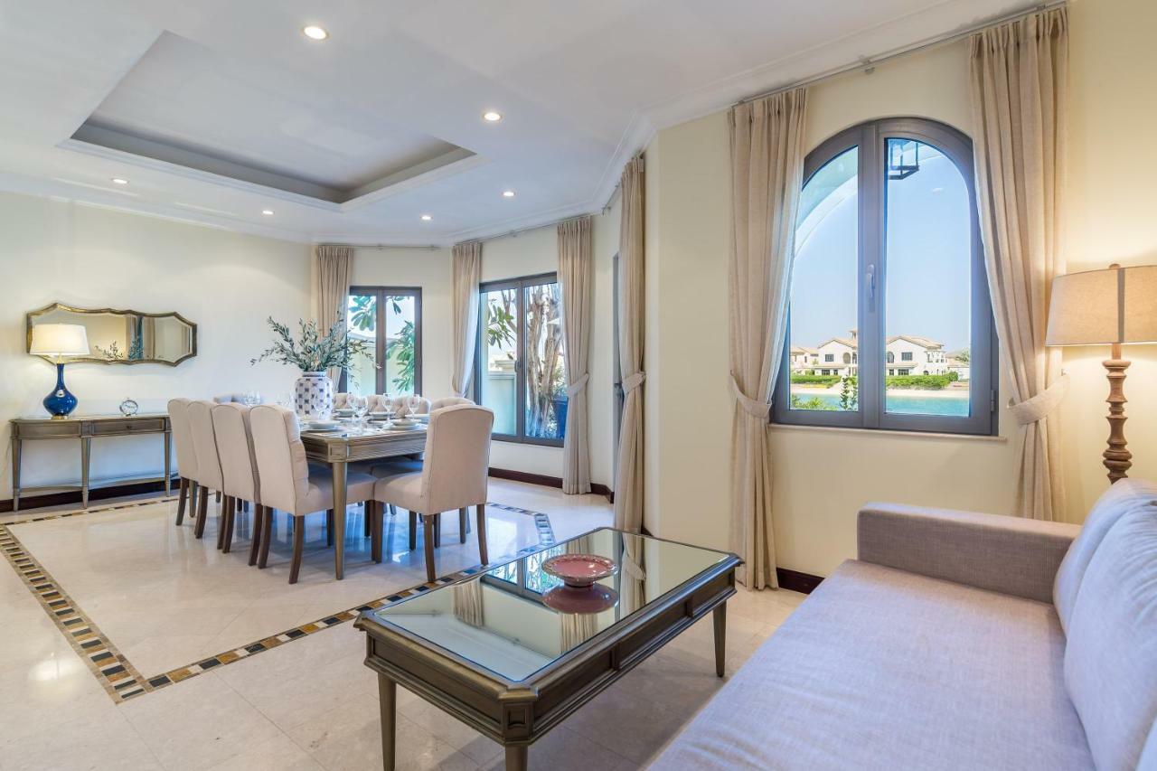 Chic 4Br Villa With Assistant Room And Private Pool On Palm Jumeirah By Deluxe Holiday Homes Дубай Екстериор снимка