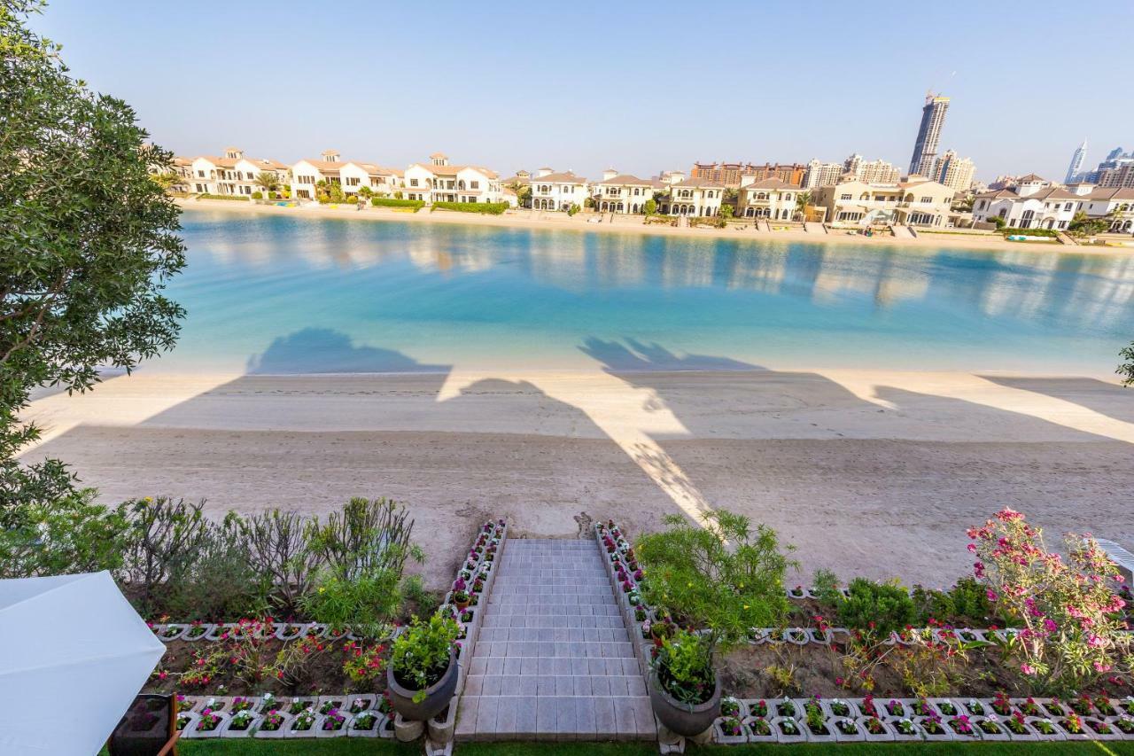 Chic 4Br Villa With Assistant Room And Private Pool On Palm Jumeirah By Deluxe Holiday Homes Дубай Екстериор снимка